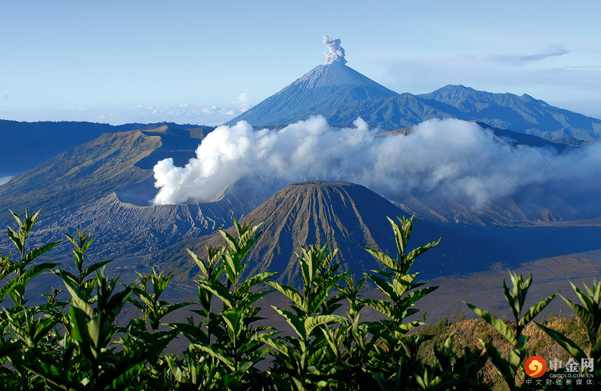 Mount-Bromo-volcanoes-Semeru-Indonesia-Java.jpg Mount-Bromo-volcanoes-Semeru-Indonesia-Java.jpg
