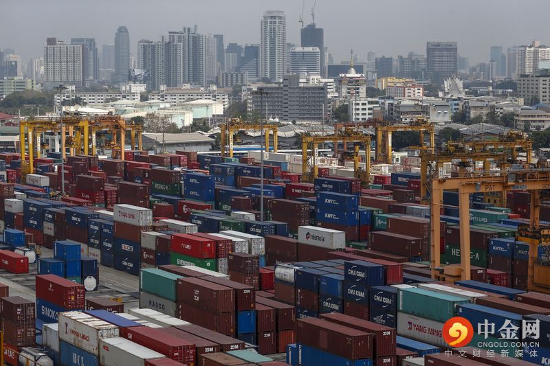 2022-01-28T045502Z_1_LYNXMPEI0R045_RTROPTP_3_THAILAND-ECONOMY-TRADEFIGURES.jpg