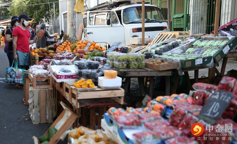 2022-03-25T141554Z_1_LYNXNPEI2O0OP_RTROPTP_3_BRAZIL-ECONOMY-INFLATION.jpeg