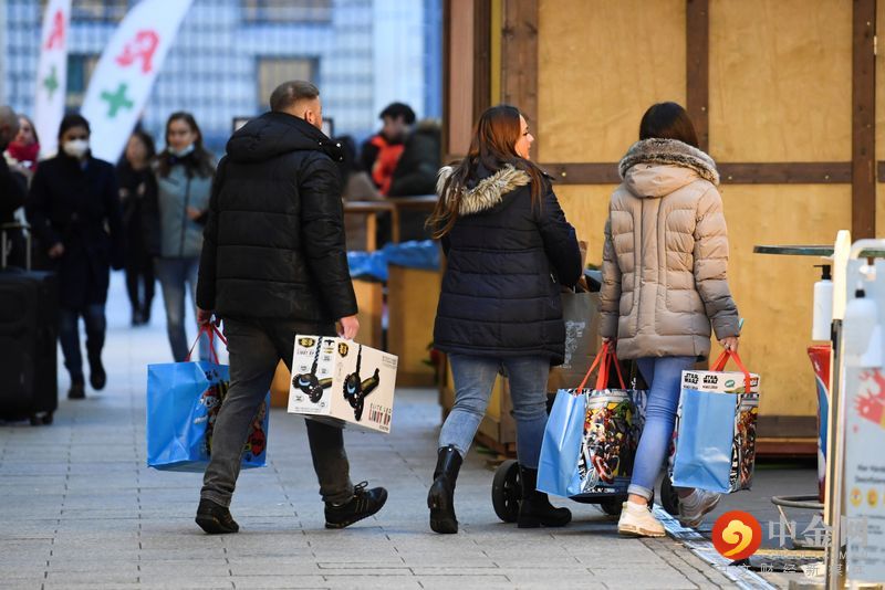 2022-03-30T124456Z_1_LYNXNPEI2T0PJ_RTROPTP_3_HEALTH-CORONAVIRUS-GERMANY-CHRISTMAS-SEASON.jpg