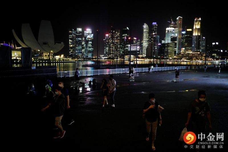 2022-04-14T000223Z_1_LYNXNPEI3D001_RTROPTP_3_SINGAPORE-ECONOMY-GDP.jpeg