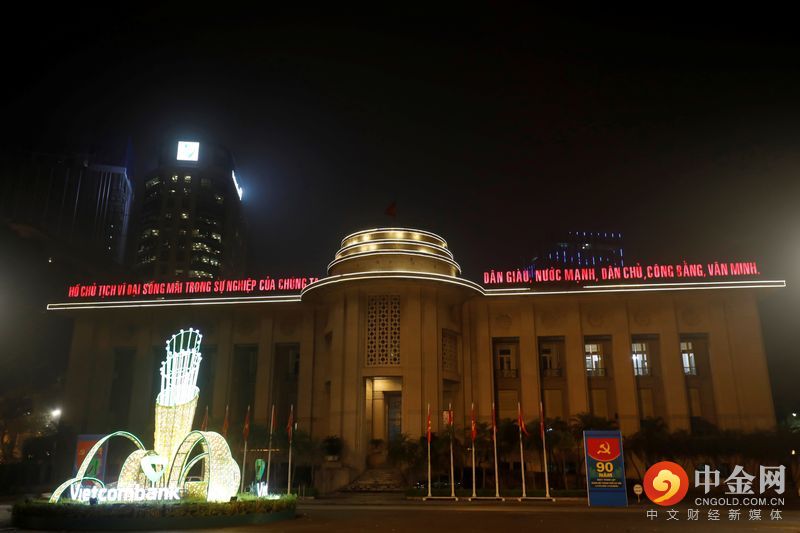 2022-06-15T025659Z_1_LYNXMPEI5E030_RTROPTP_3_VIETNAM-ECONOMY-RATES.jpg