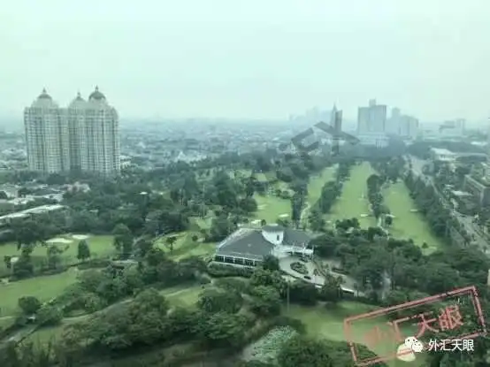 在举行音乐节,还是电音那种类型,very嗨