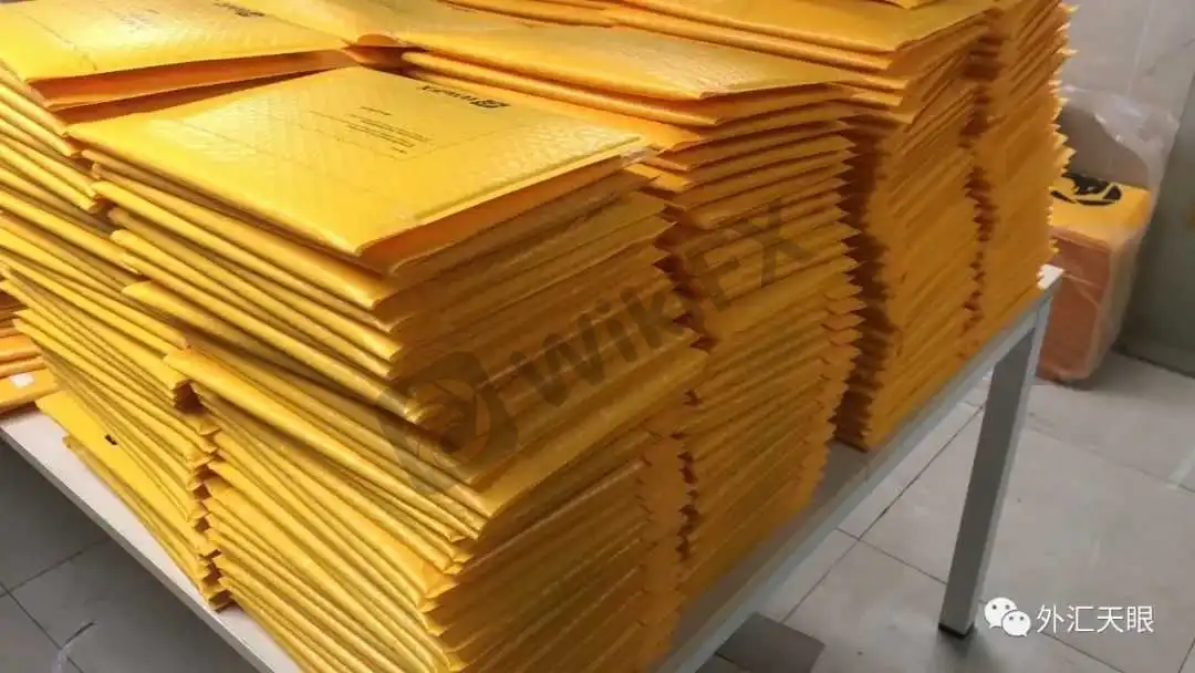 打包完毕等待发货的《天眼志》5月刊