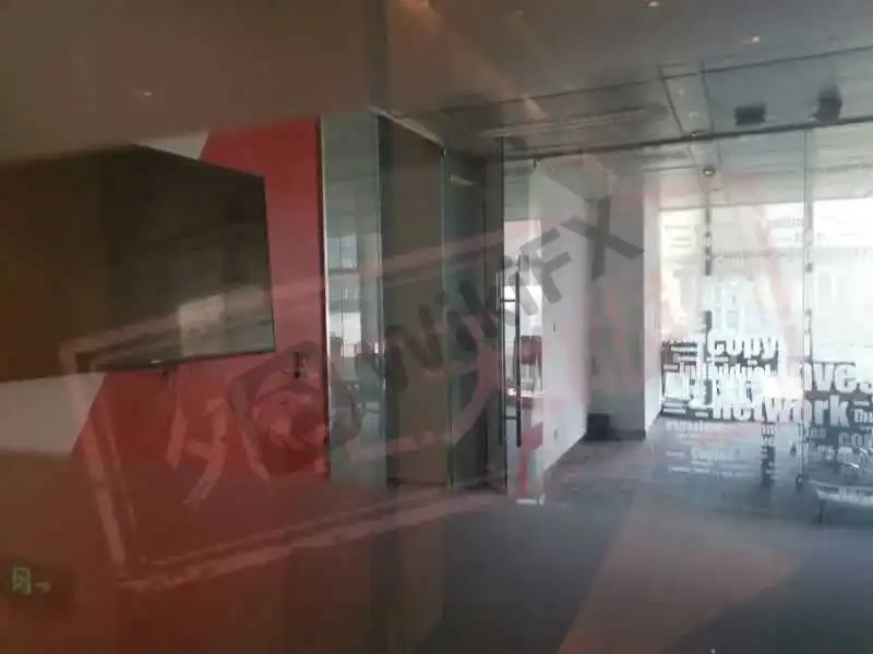 <b>空无一人</b>