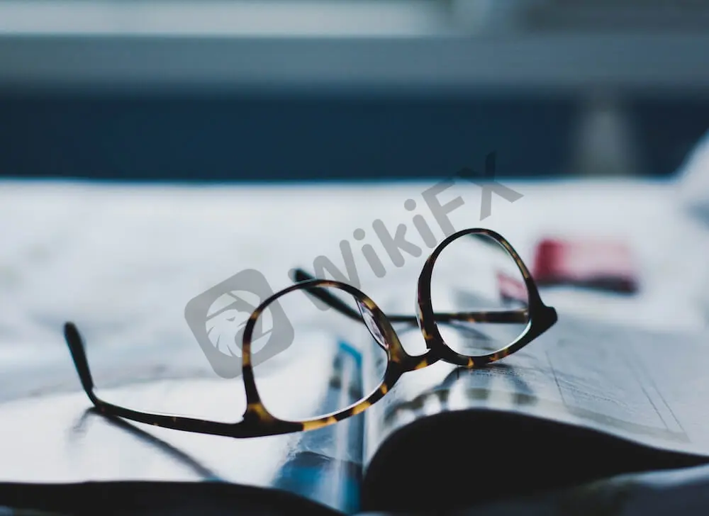 glasses_doctor_exam.jpg glasses_doctor_exam.jpg